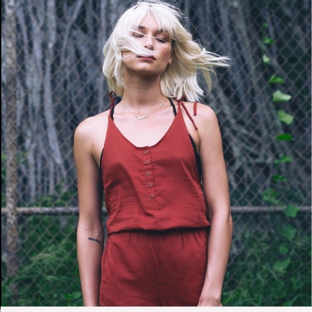🌴🌼HURLEY- ROMPER🌼🌴 - Picture 3 of 8